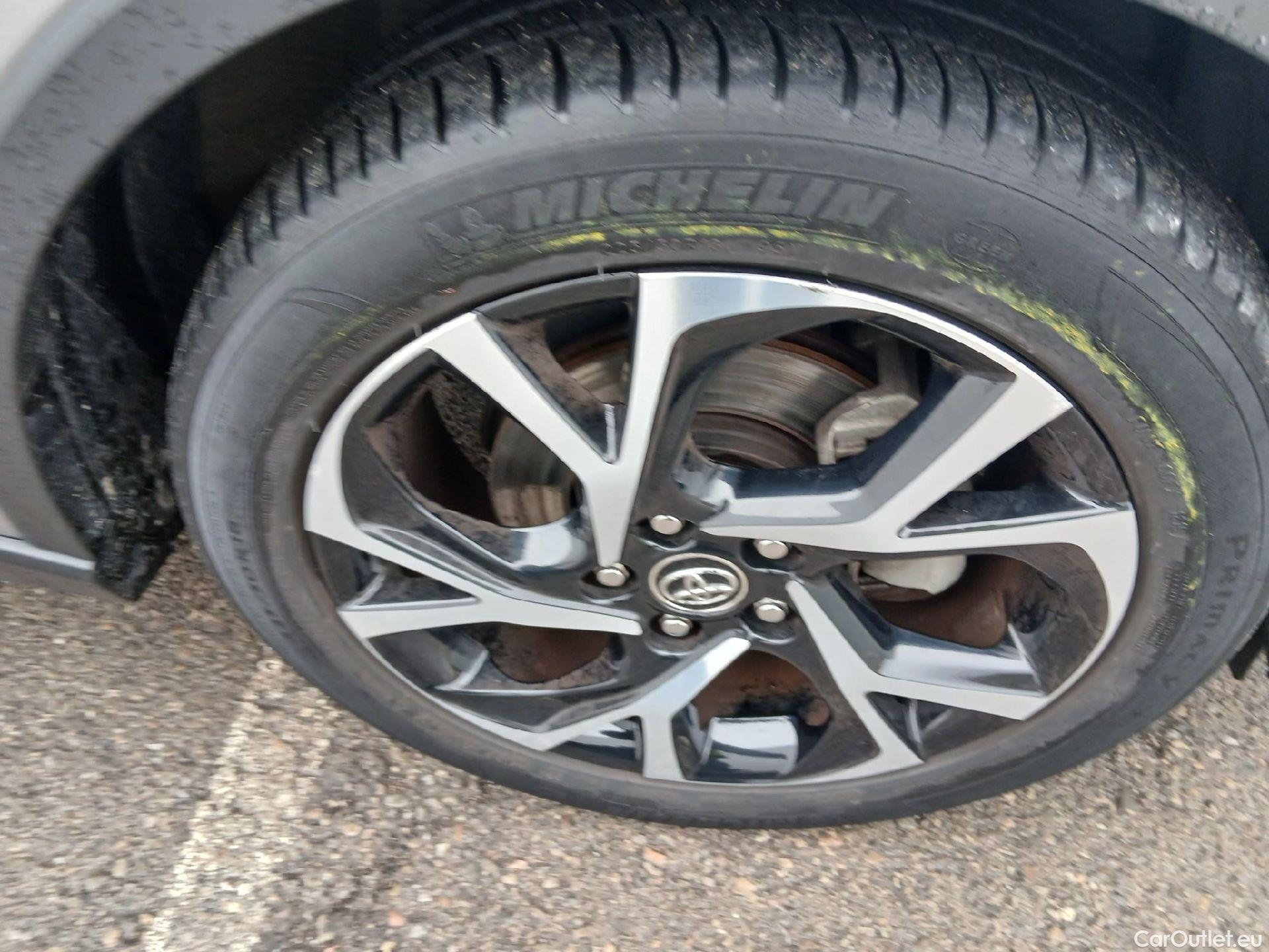  Toyota  C-HR TOYOTA  / 2016 / 5P / todoterreno 1.8 125H Advance (CX) #31