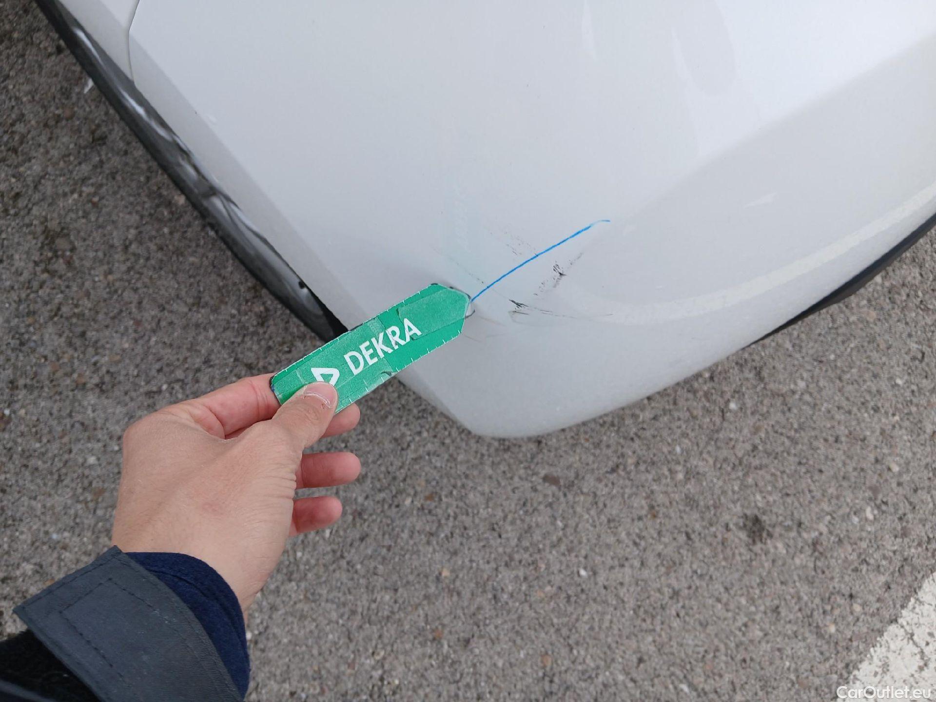  Toyota  Yaris TOYOTA  / 2020 / 5P / berlina con portón 1.5 120H Active Tech #27