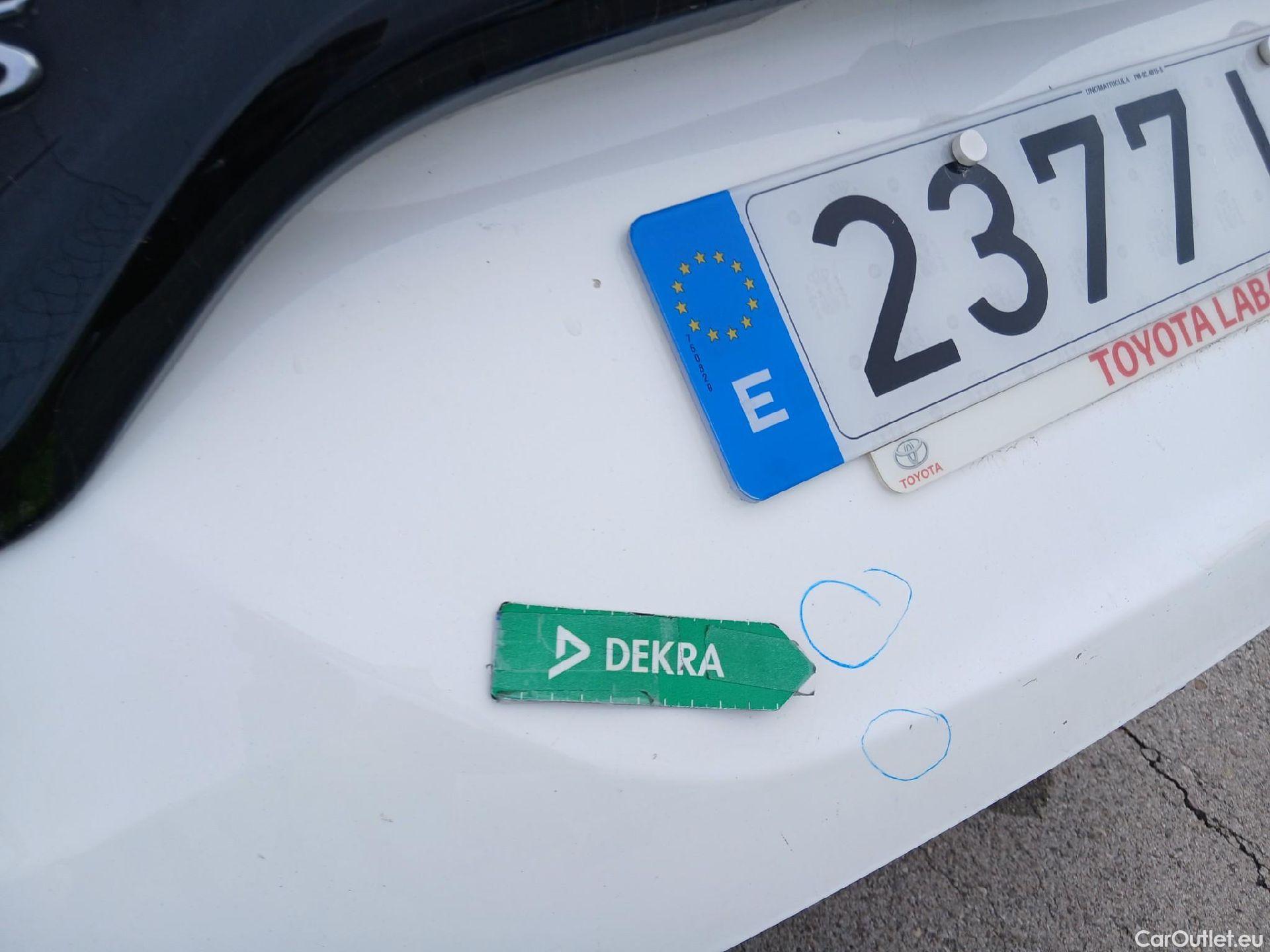  Toyota  Yaris TOYOTA  / 2020 / 5P / berlina con portón 1.5 120H Active Tech #31