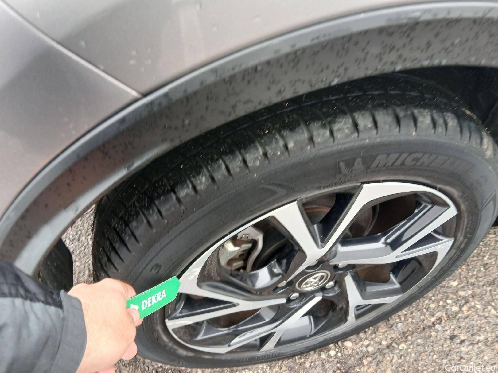  Toyota  C-HR TOYOTA  / 2016 / 5P / todoterreno 1.8 125H Advance (CX) #24