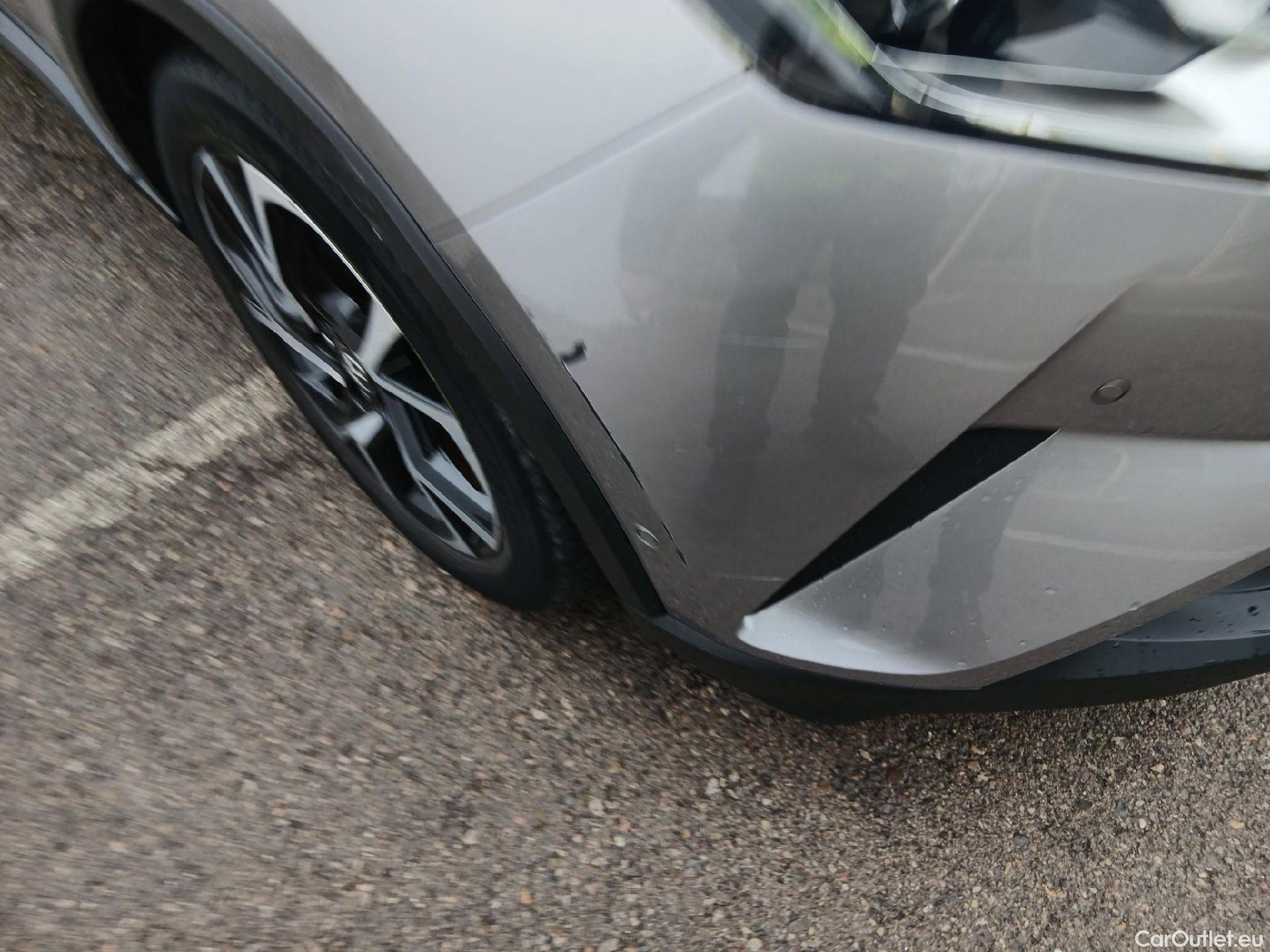  Toyota  C-HR TOYOTA  / 2016 / 5P / todoterreno 1.8 125H Advance (CX) #2