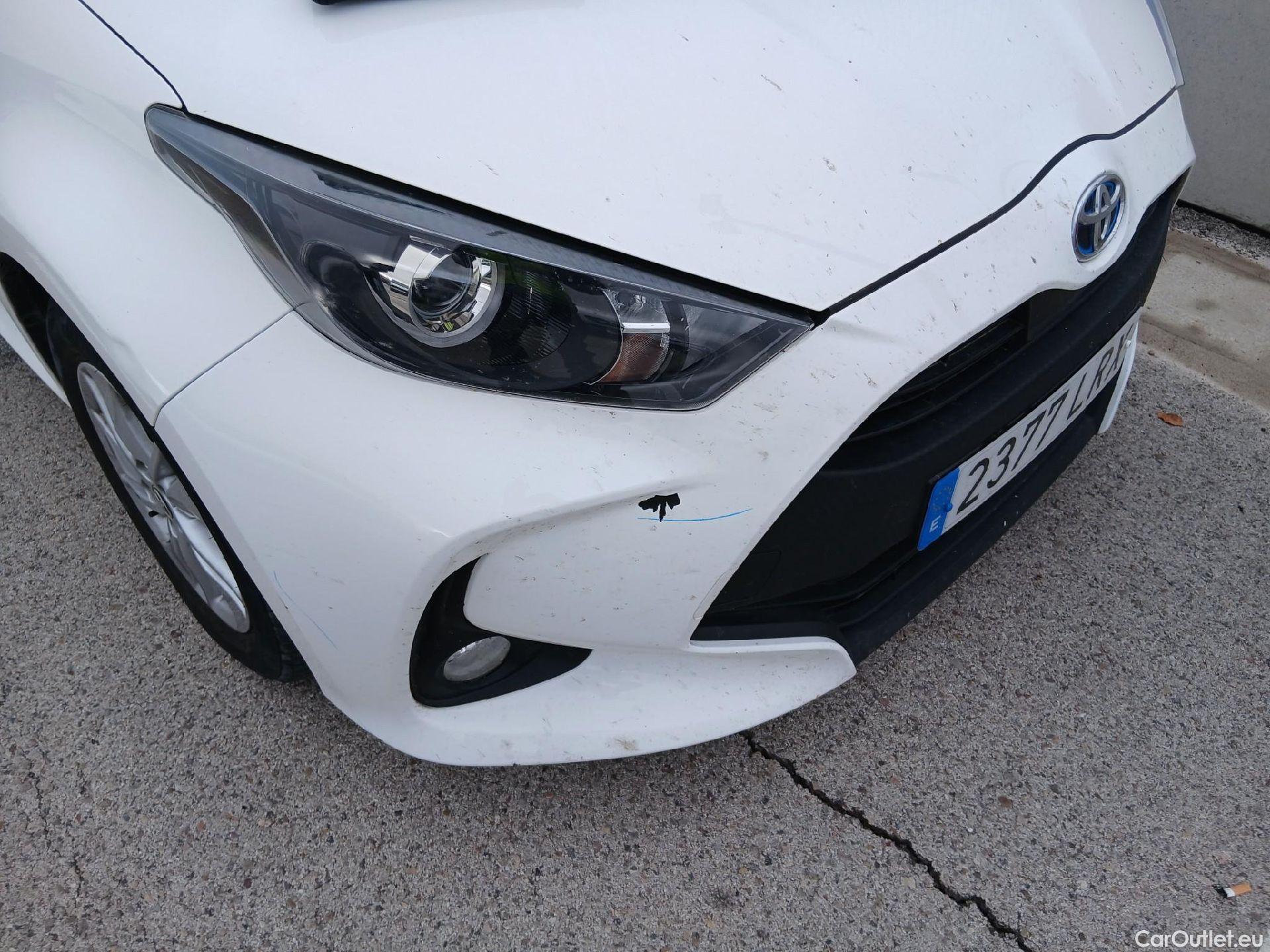  Toyota  Yaris TOYOTA  / 2020 / 5P / berlina con portón 1.5 120H Active Tech #2