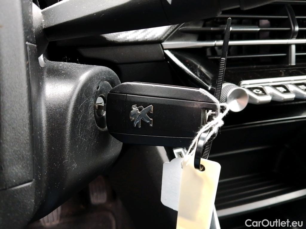  Peugeot  208 PEUGEOT  / 2019 / 5P / berlina con portón BlueHDi 73kW (100CV) Active Pack (AC) #4