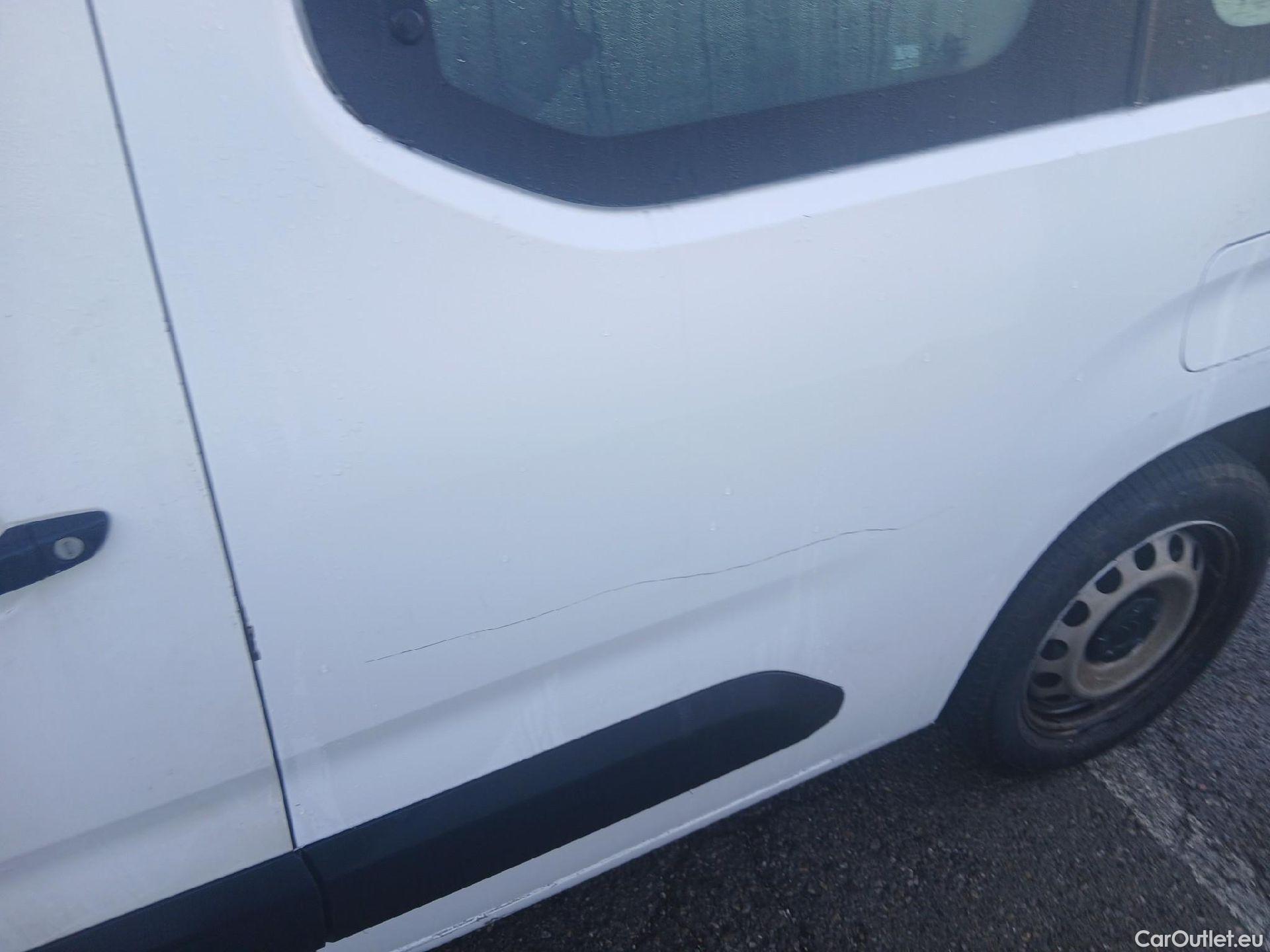  Citroen  Berlingo CITROEN  / 2018 / 4P / combi Talla M BlueHDi 100 S&S LIVE (IND) #6