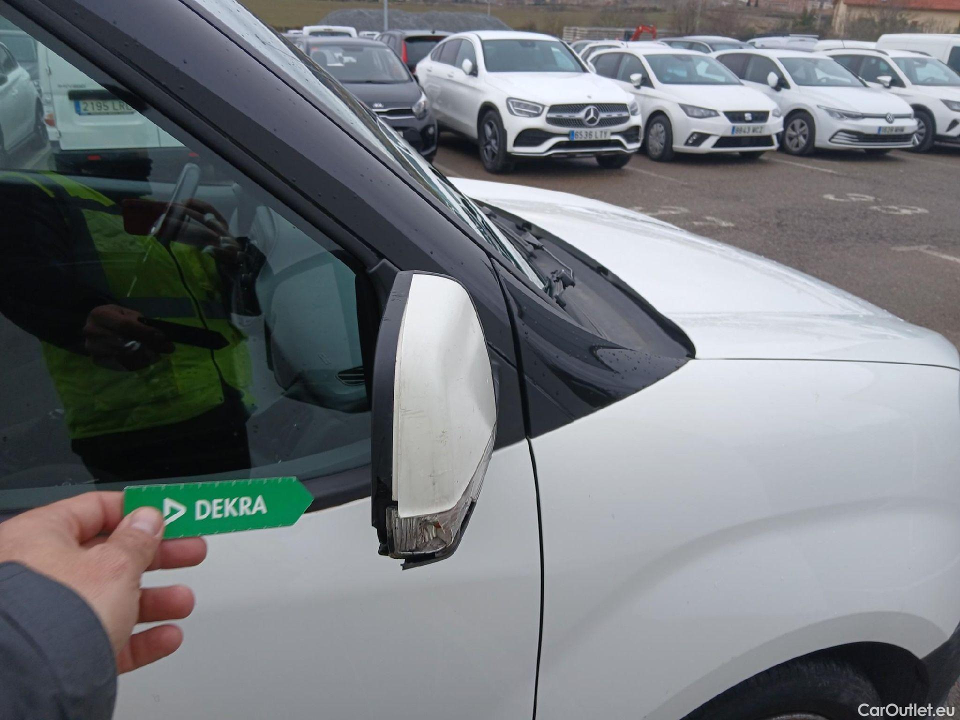  Fiat  Doblo FIAT Doblò Cargo/2015/4P/furgón derivado de turismo Cargo XL Base Plus 1.6 Mjet 78kW (105CV) #37