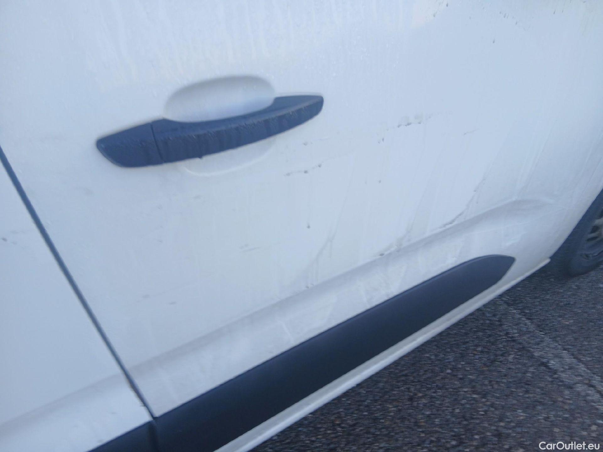  Citroen  Berlingo CITROEN  / 2018 / 4P / combi Talla M BlueHDi 100 S&S LIVE (IND) #21