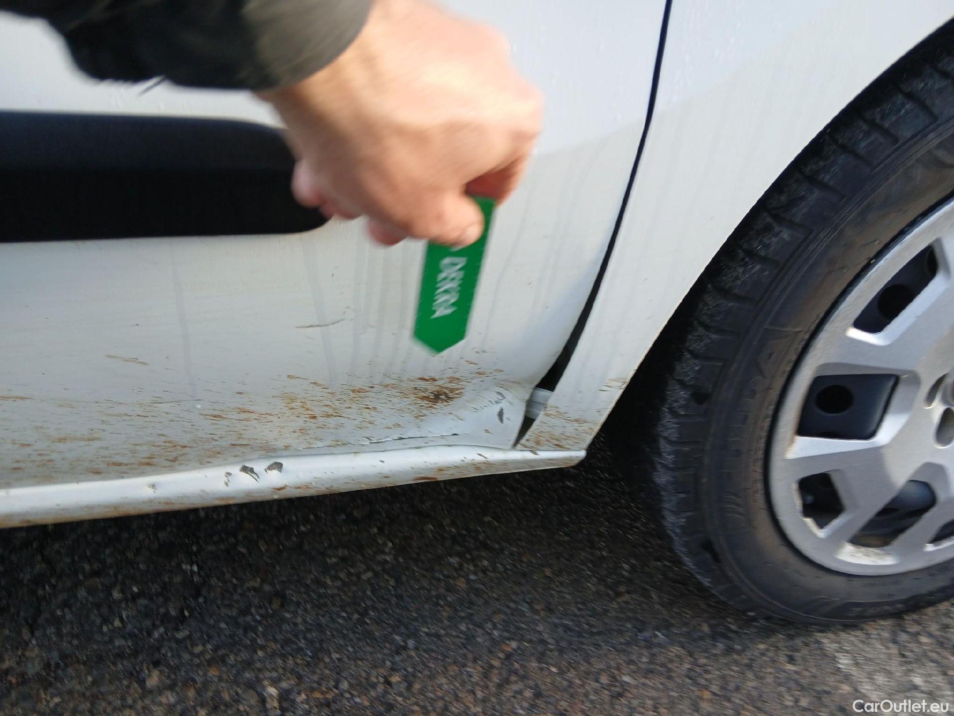  Fiat  Doblo FIAT Doblò Cargo/2015/4P/furgón derivado de turismo Cargo Maxi SX 1.6 Mjet 77kW (105CV) #23