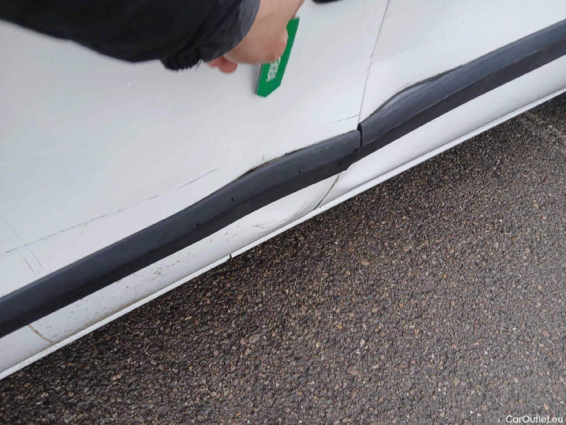  Fiat  Doblo FIAT Doblò Cargo/2015/4P/furgón derivado de turismo Cargo XL Base Plus 1.6 Mjet 78kW (105CV) #15