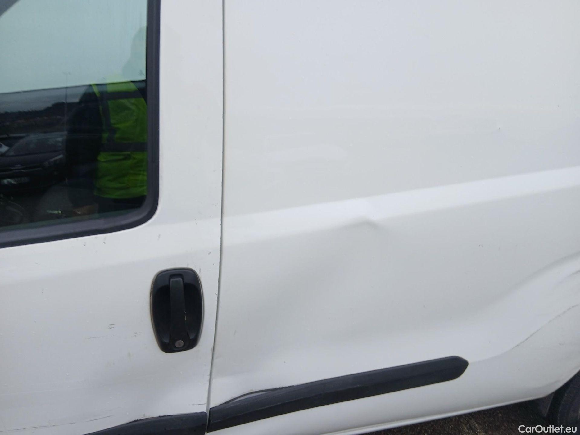  Fiat  Doblo FIAT Doblò Cargo/2015/4P/furgón derivado de turismo Cargo XL Base Plus 1.6 Mjet 78kW (105CV) #20