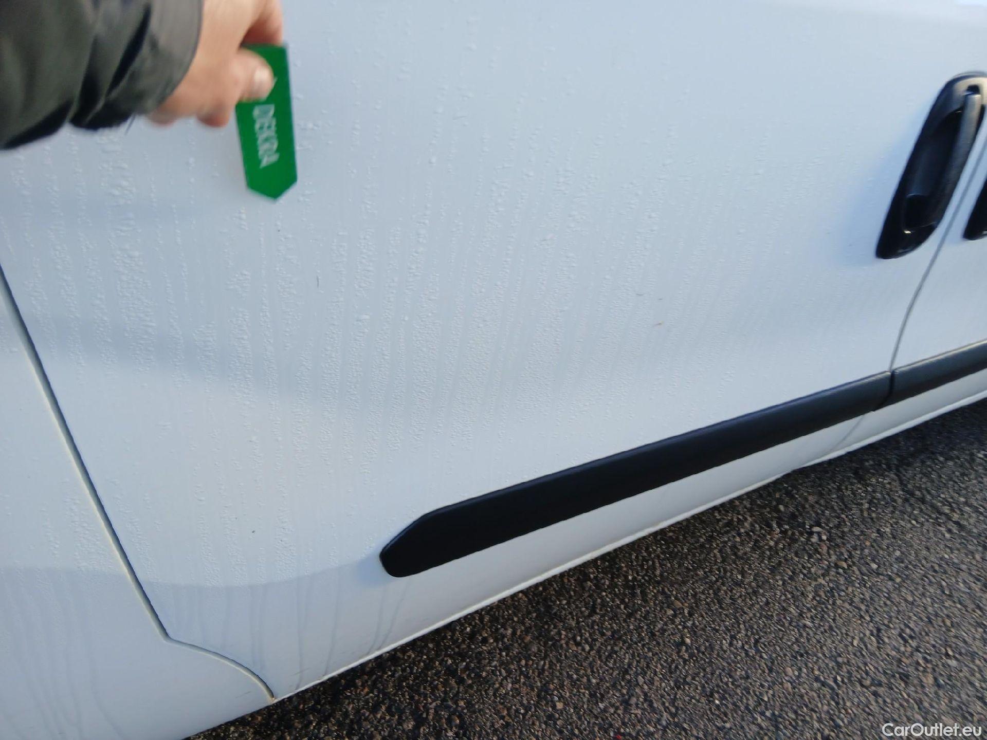  Fiat  Doblo FIAT Doblò Cargo/2015/4P/furgón derivado de turismo Cargo Maxi SX 1.6 Mjet 77kW (105CV) #21