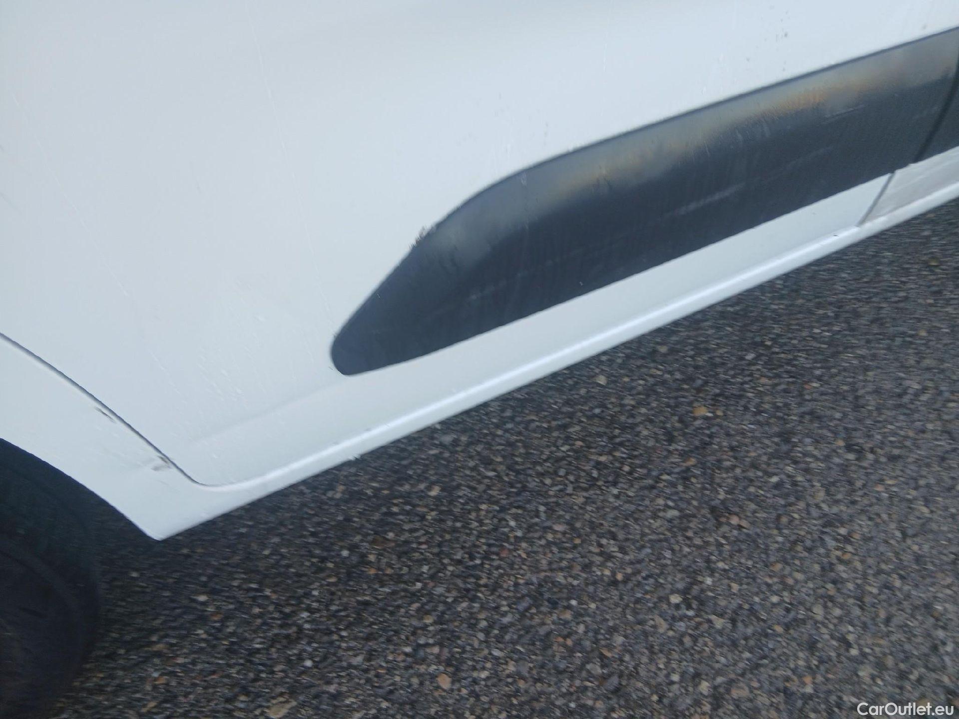  Citroen  Berlingo CITROEN  / 2018 / 4P / combi Talla M BlueHDi 100 S&S LIVE (IND) #20