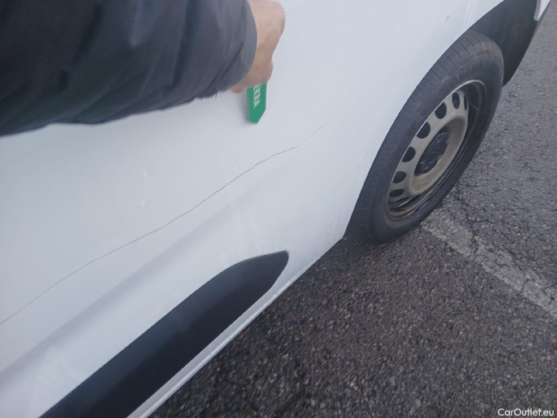  Citroen  Berlingo CITROEN  / 2018 / 4P / combi Talla M BlueHDi 100 S&S LIVE (IND) #5