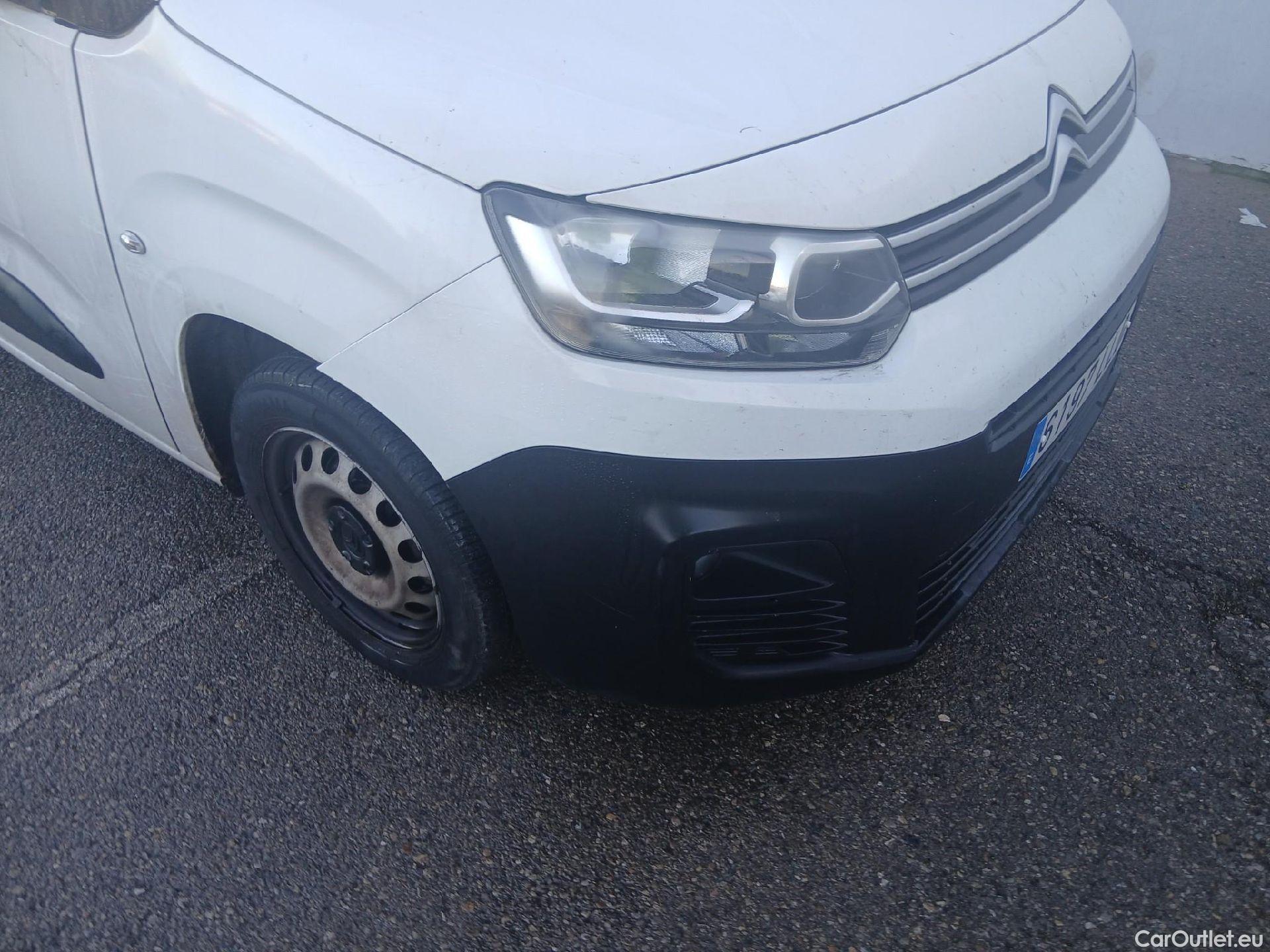  Citroen  Berlingo CITROEN  / 2018 / 4P / combi Talla M BlueHDi 100 S&S LIVE (IND) #2