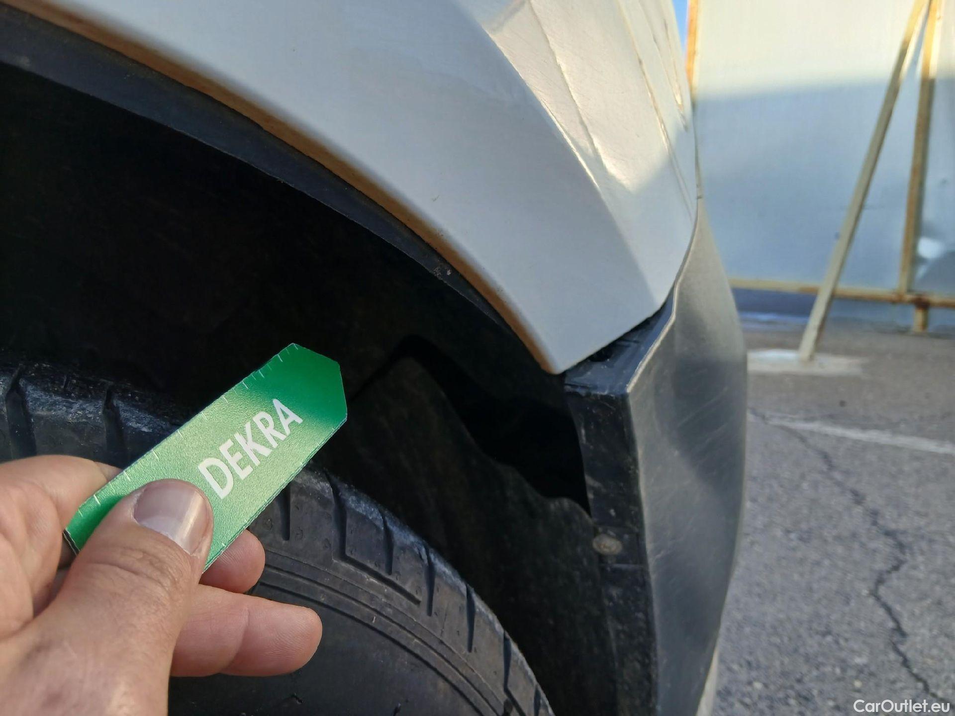  Fiat  Doblo FIAT Doblò Cargo/2015/4P/furgón derivado de turismo Cargo Maxi SX 1.6 Mjet 77kW (105CV) #29