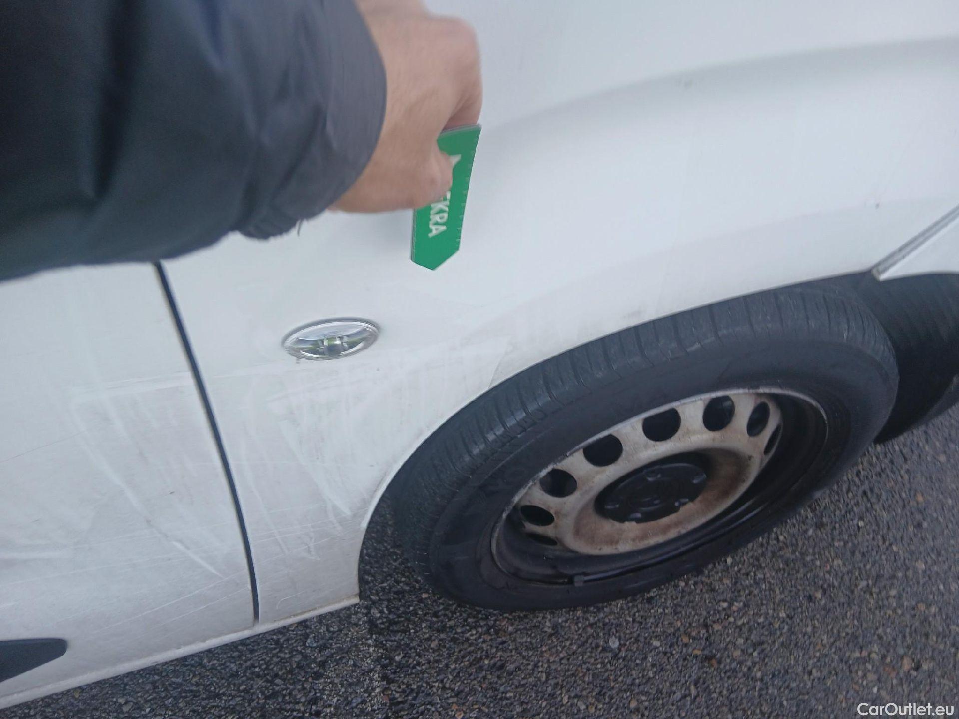  Citroen  Berlingo CITROEN  / 2018 / 4P / combi Talla M BlueHDi 100 S&S LIVE (IND) #24