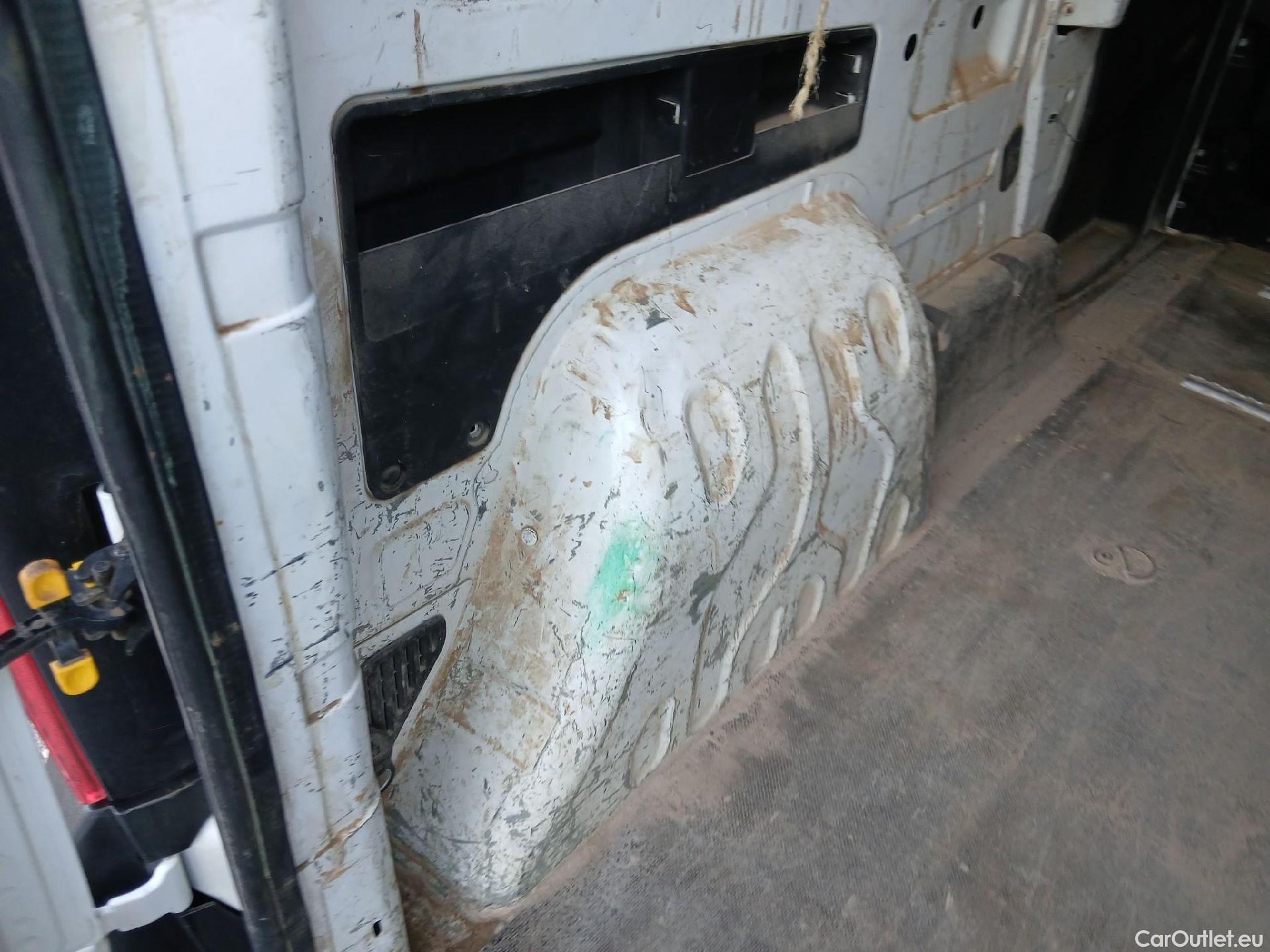  Fiat  Doblo FIAT Doblò Cargo/2015/4P/furgón derivado de turismo Cargo Maxi SX 1.6 Mjet 77kW (105CV) #33