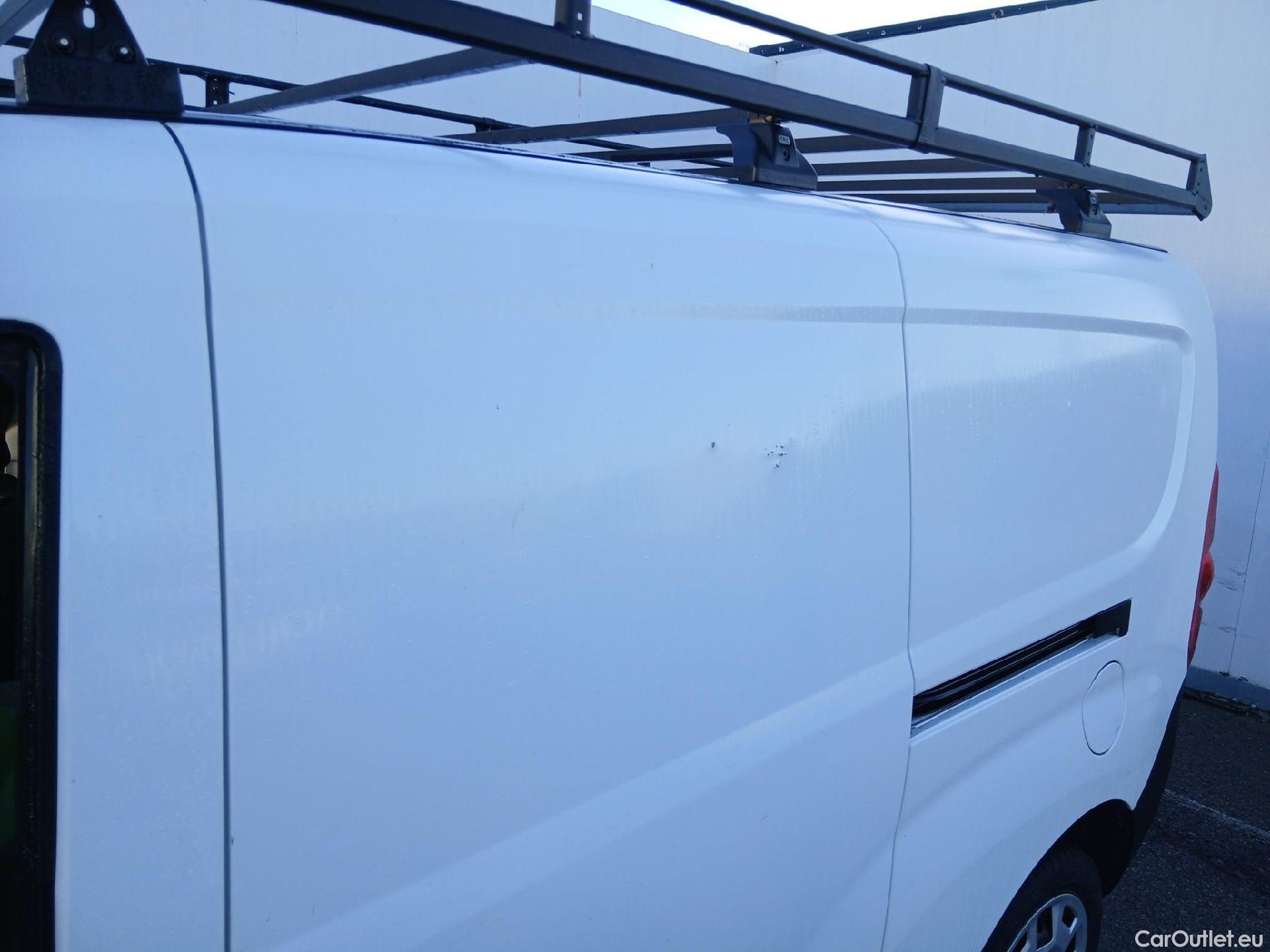  Fiat  Doblo FIAT Doblò Cargo/2015/4P/furgón derivado de turismo Cargo Maxi SX 1.6 Mjet 77kW (105CV) #7