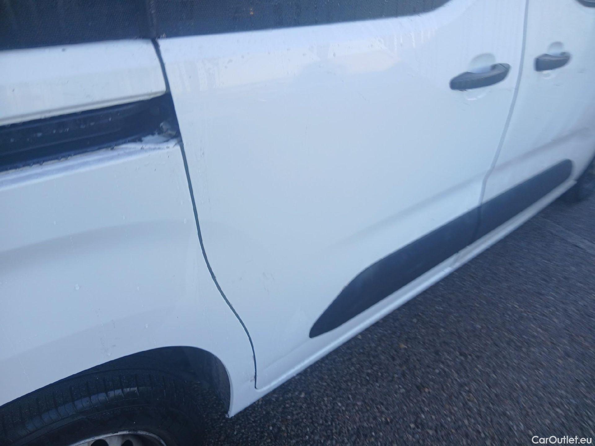  Citroen  Berlingo CITROEN  / 2018 / 4P / combi Talla M BlueHDi 100 S&S LIVE (IND) #18