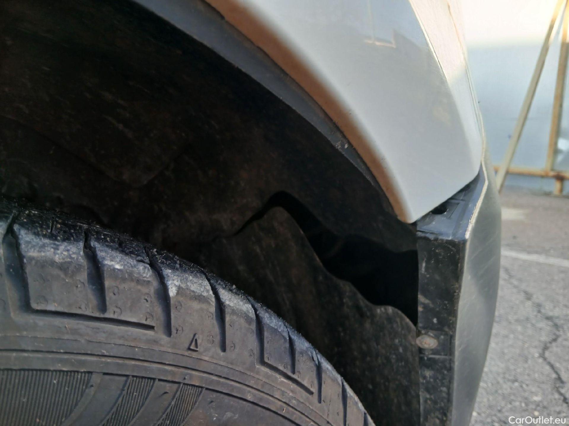  Fiat  Doblo FIAT Doblò Cargo/2015/4P/furgón derivado de turismo Cargo Maxi SX 1.6 Mjet 77kW (105CV) #30