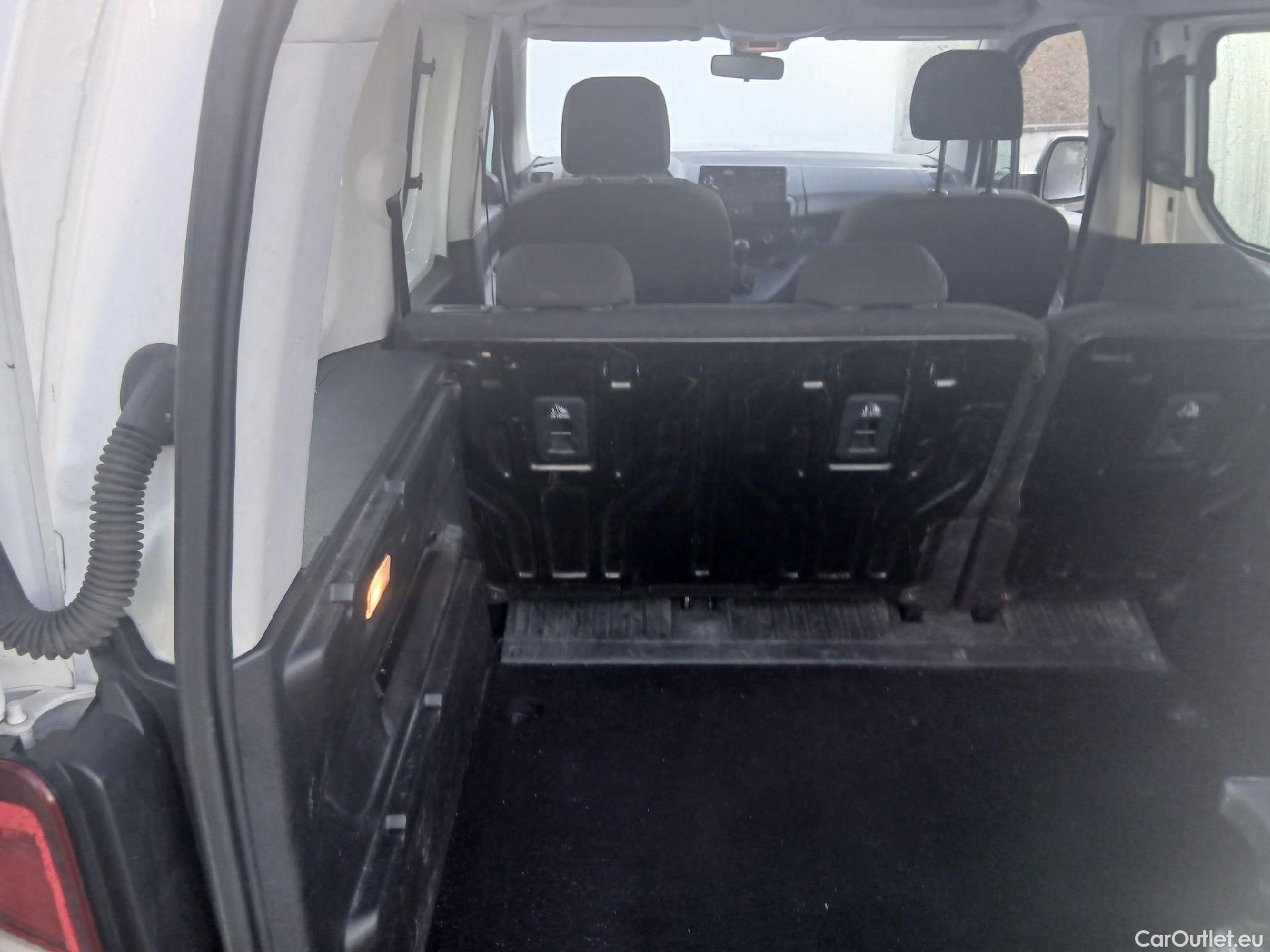  Citroen  Berlingo CITROEN  / 2018 / 4P / combi Talla M BlueHDi 100 S&S LIVE (IND) #30