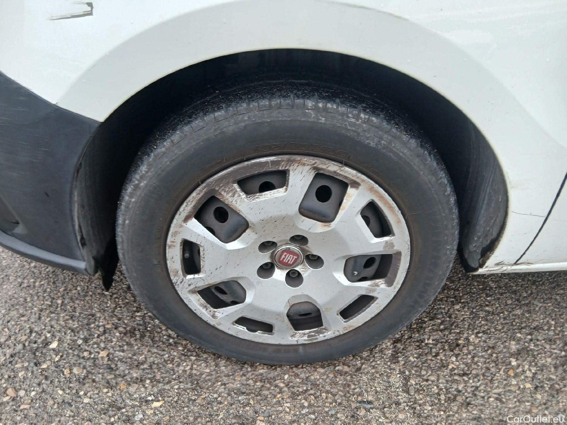  Fiat  Doblo FIAT Doblò Cargo/2015/4P/furgón derivado de turismo Cargo XL Base Plus 1.6 Mjet 78kW (105CV) #9