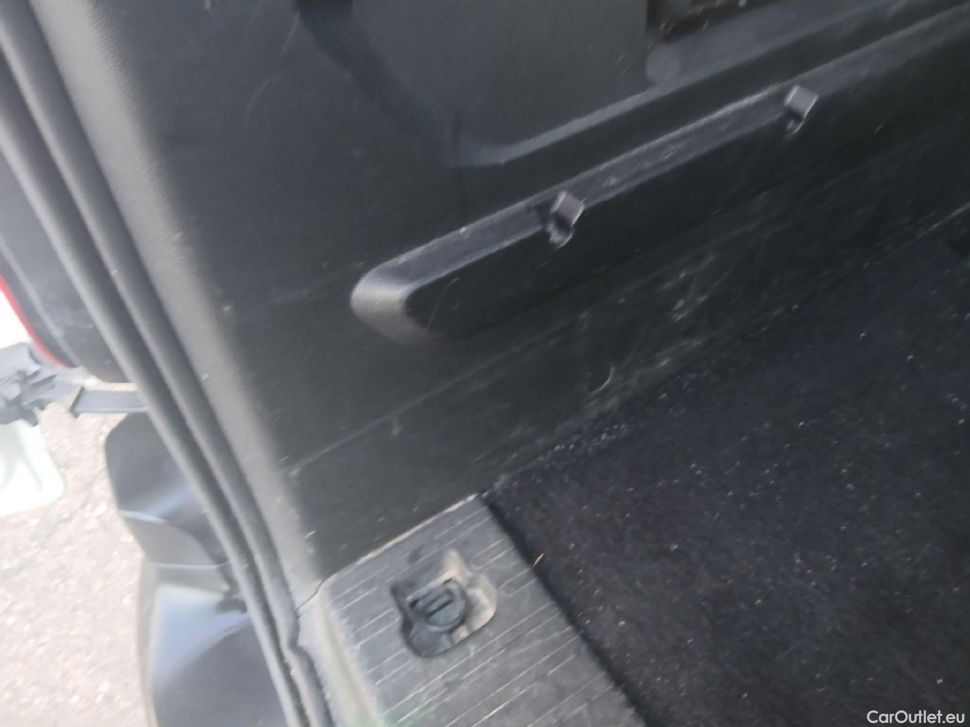  Citroen  Berlingo CITROEN  / 2018 / 4P / combi Talla M BlueHDi 100 S&S LIVE (IND) #32