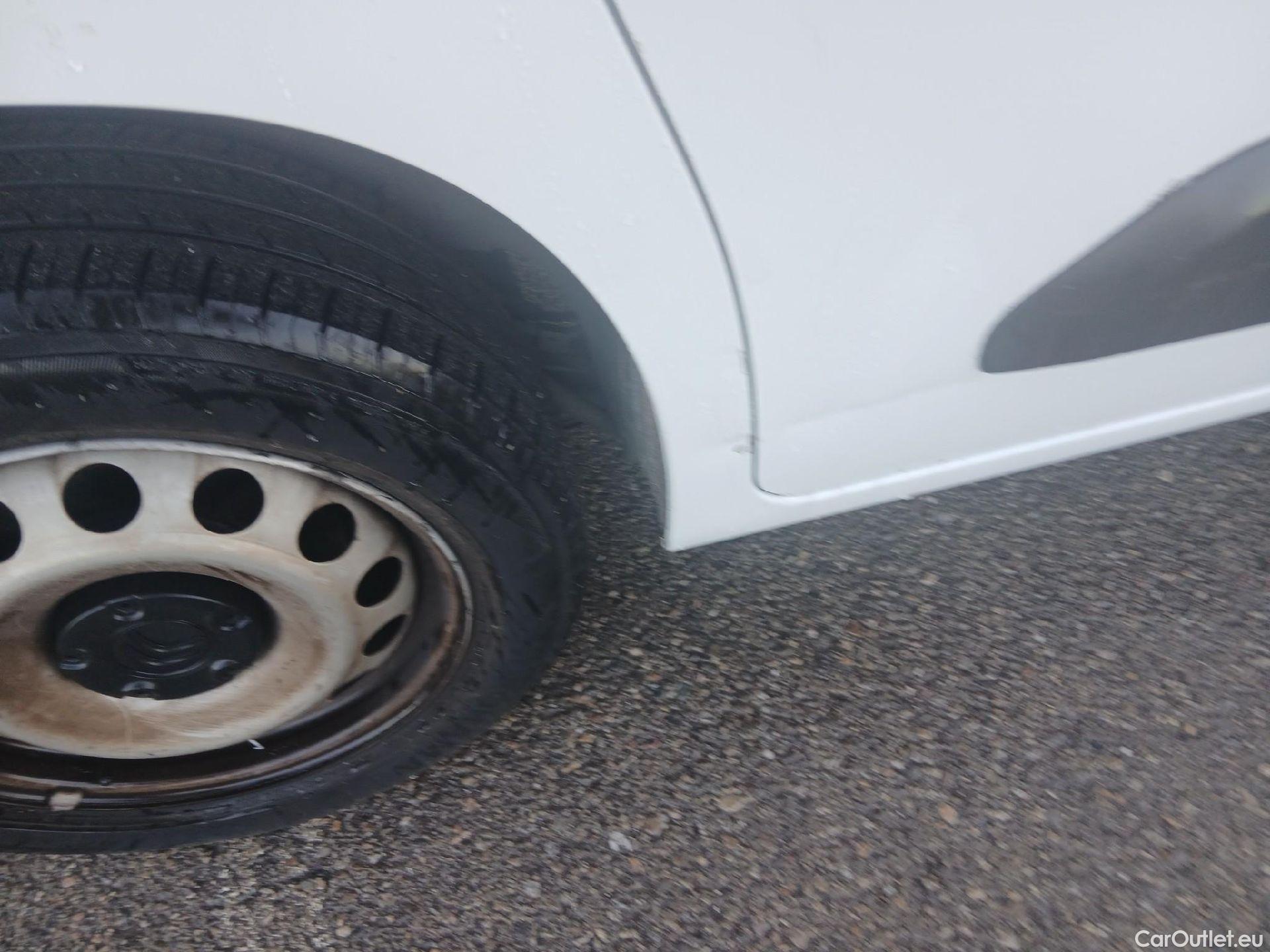  Citroen  Berlingo CITROEN  / 2018 / 4P / combi Talla M BlueHDi 100 S&S LIVE (IND) #16