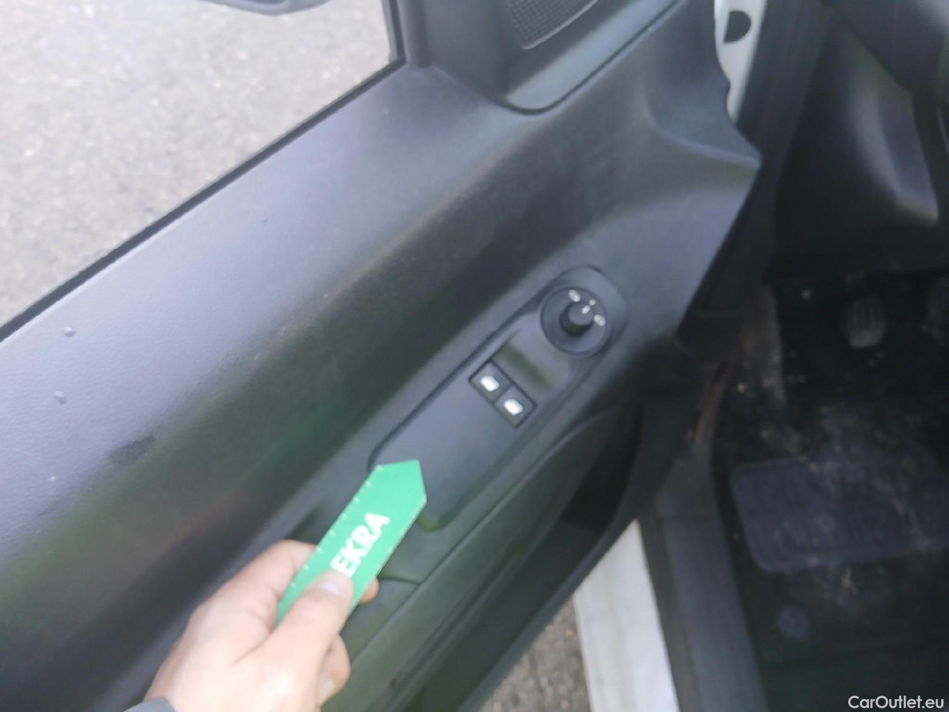  Citroen  Berlingo CITROEN  / 2018 / 4P / combi Talla M BlueHDi 100 S&S LIVE (IND) #34