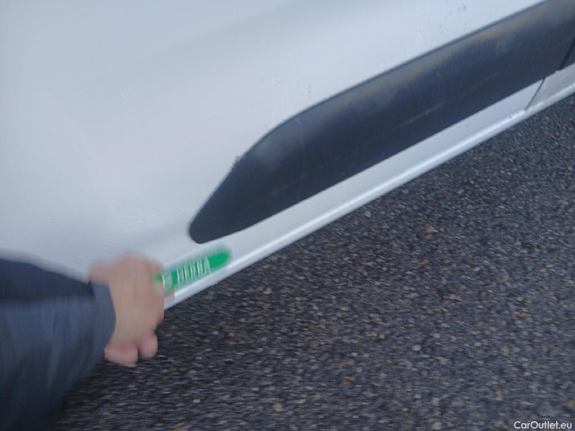  Citroen  Berlingo CITROEN  / 2018 / 4P / combi Talla M BlueHDi 100 S&S LIVE (IND) #19