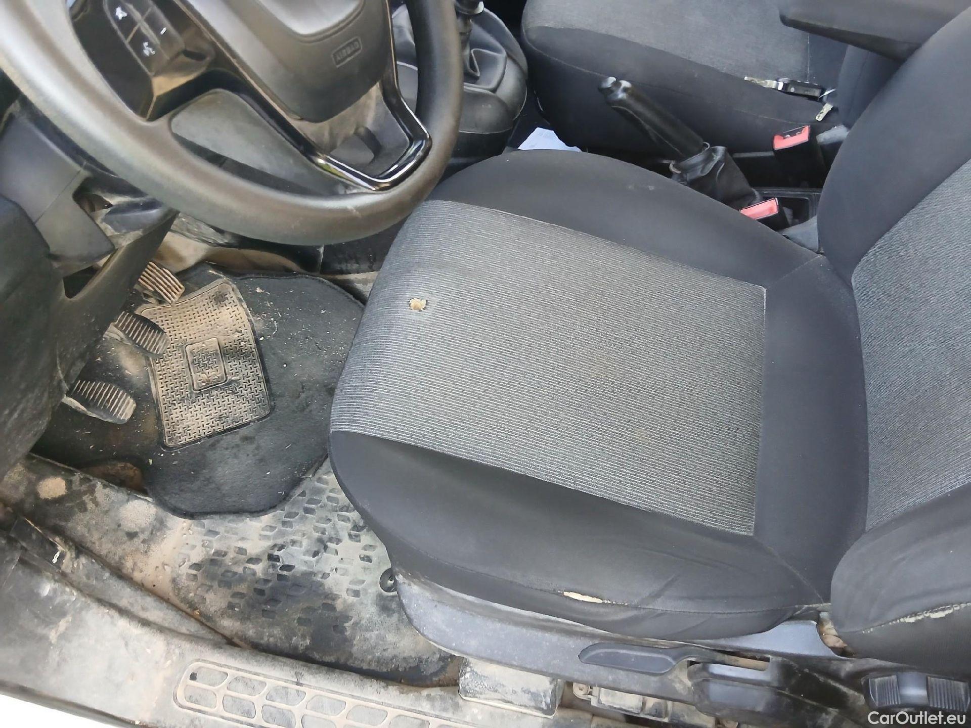  Fiat  Doblo FIAT Doblò Cargo/2015/4P/furgón derivado de turismo Cargo Maxi SX 1.6 Mjet 77kW (105CV) #36