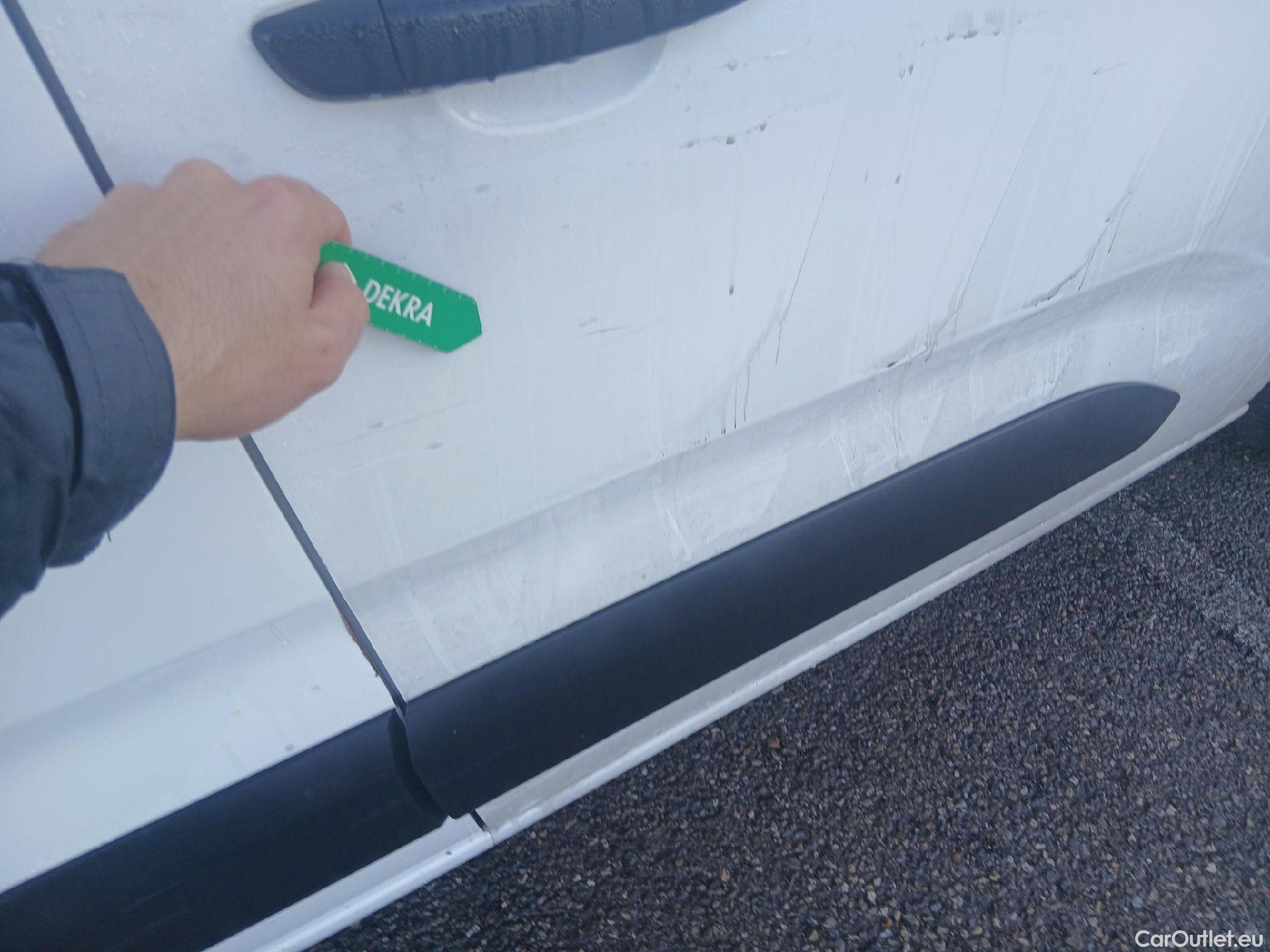  Citroen  Berlingo CITROEN  / 2018 / 4P / combi Talla M BlueHDi 100 S&S LIVE (IND) #22