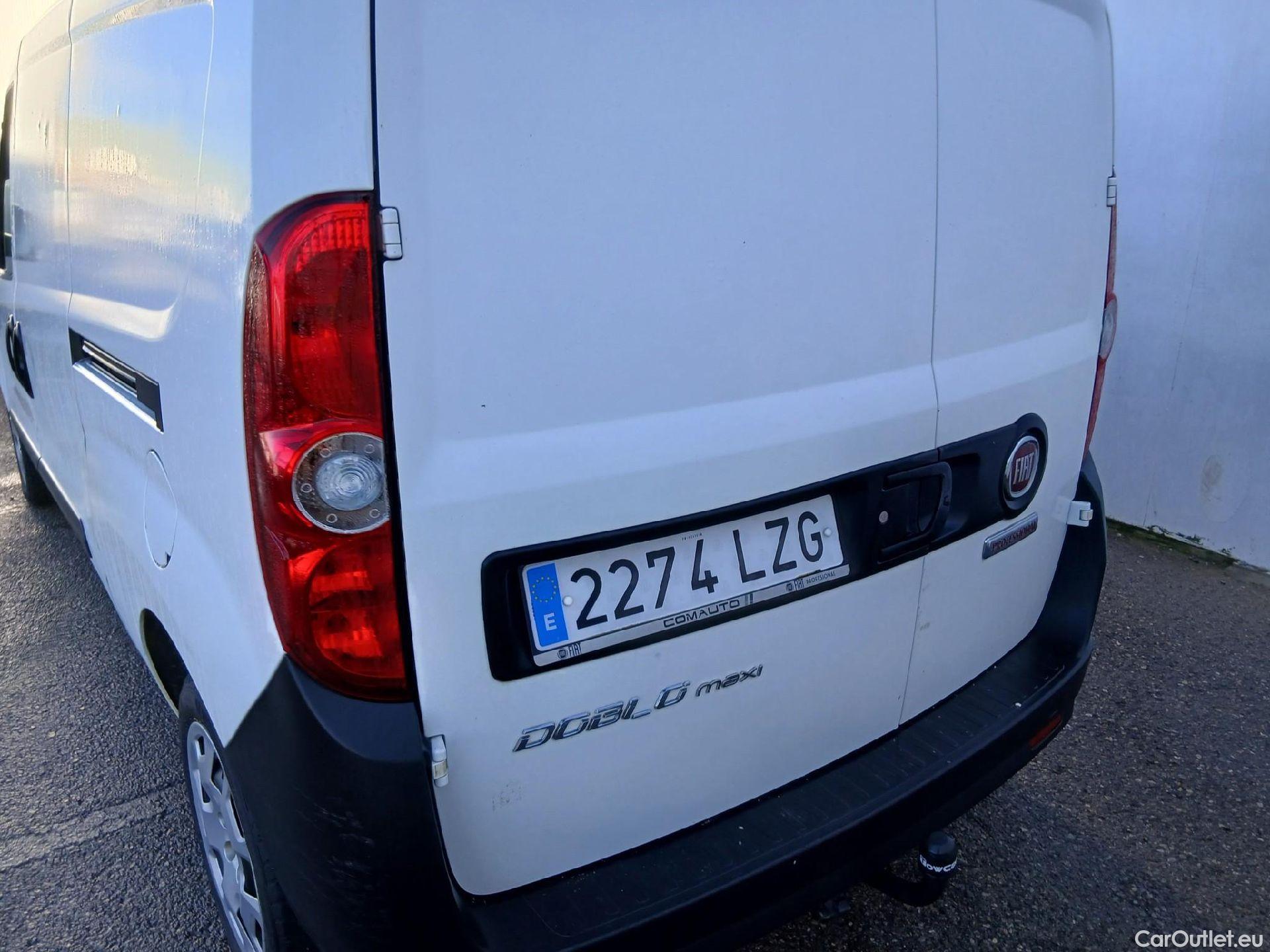  Fiat  Doblo FIAT Doblò Cargo/2015/4P/furgón derivado de turismo Cargo Maxi SX 1.6 Mjet 77kW (105CV) #15