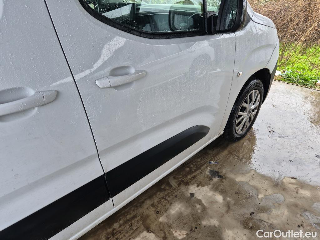  Land Rover  Discovery FIAT Doblò / 2022 / 5P / combi Combi (N1) BlueHDi 1.5 L 100CV (AC) #27