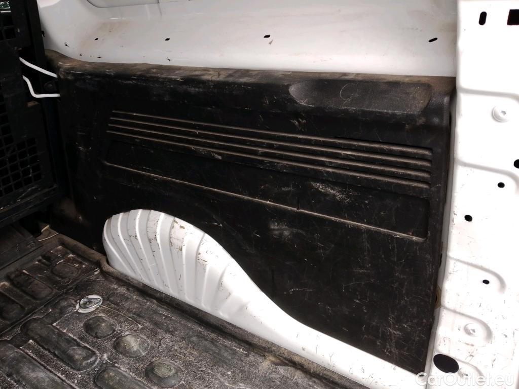  Citroen  Berlingo CITROEN  / 2018 / 5P / furgón derivado de turismo Doble Cab. Talla XL BlueHDi 100 CONTROL #17