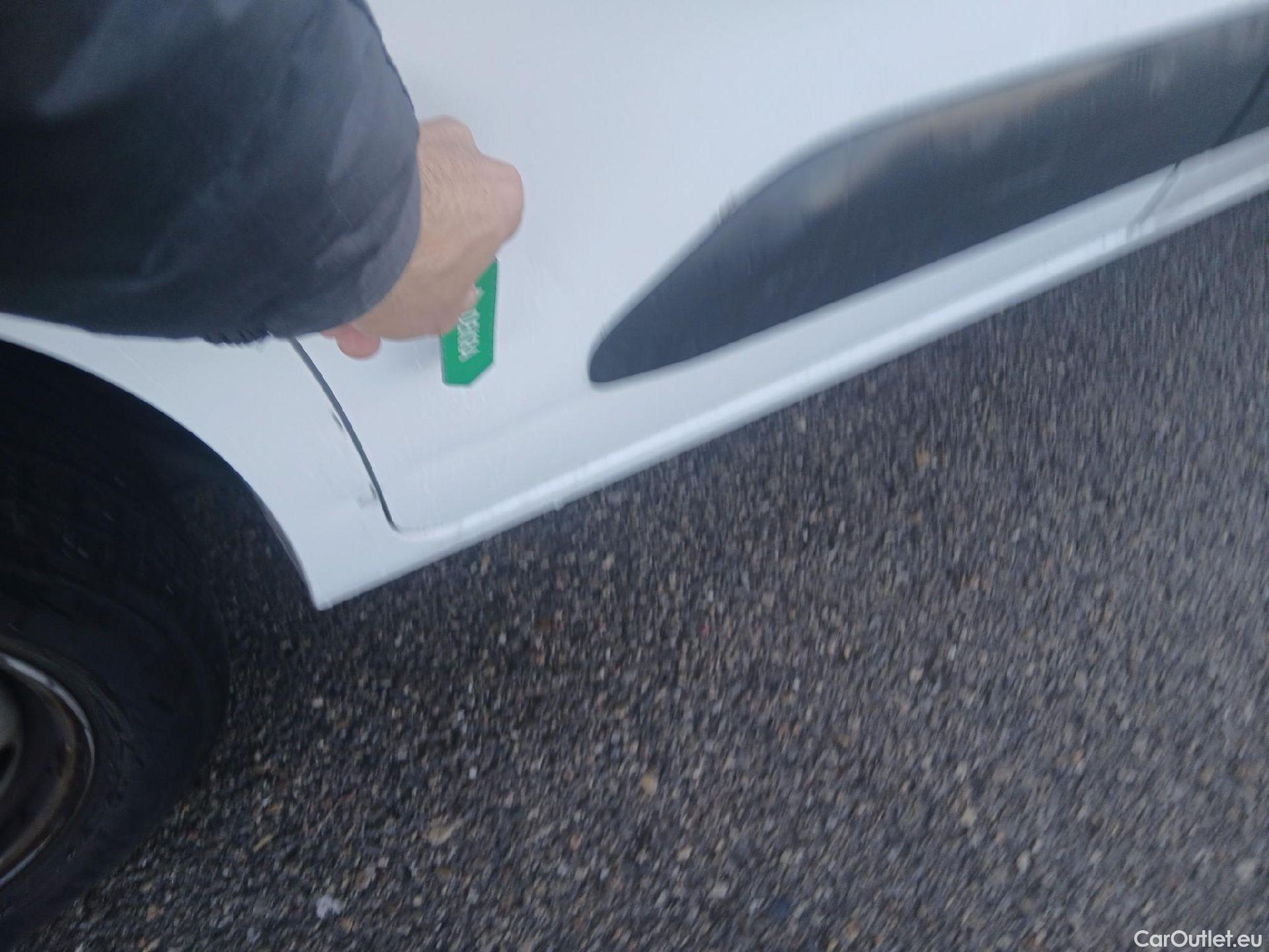  Citroen  Berlingo CITROEN  / 2018 / 4P / combi Talla M BlueHDi 100 S&S LIVE (IND) #17