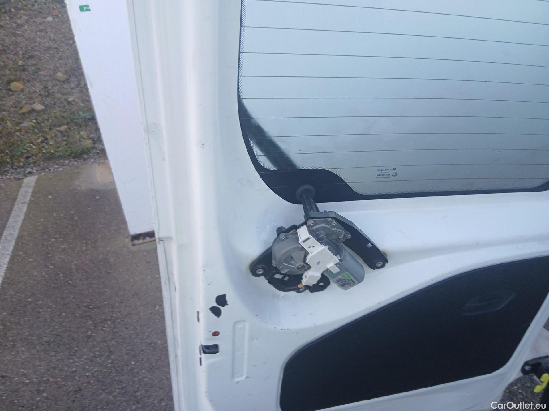  Citroen  Berlingo CITROEN  / 2018 / 4P / combi Talla M BlueHDi 100 S&S LIVE (IND) #28