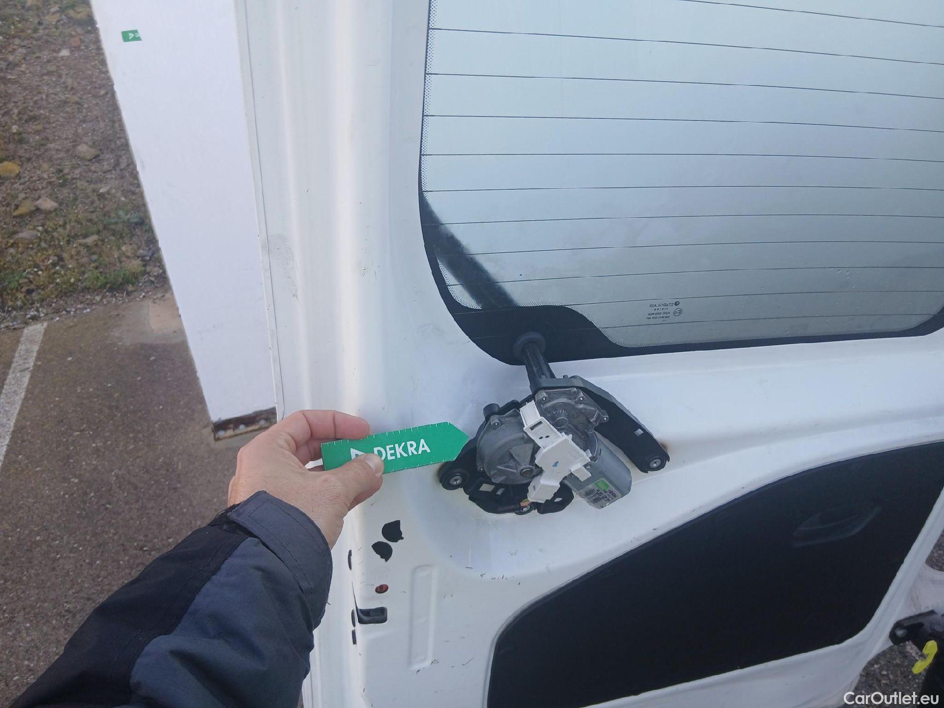  Citroen  Berlingo CITROEN  / 2018 / 4P / combi Talla M BlueHDi 100 S&S LIVE (IND) #27