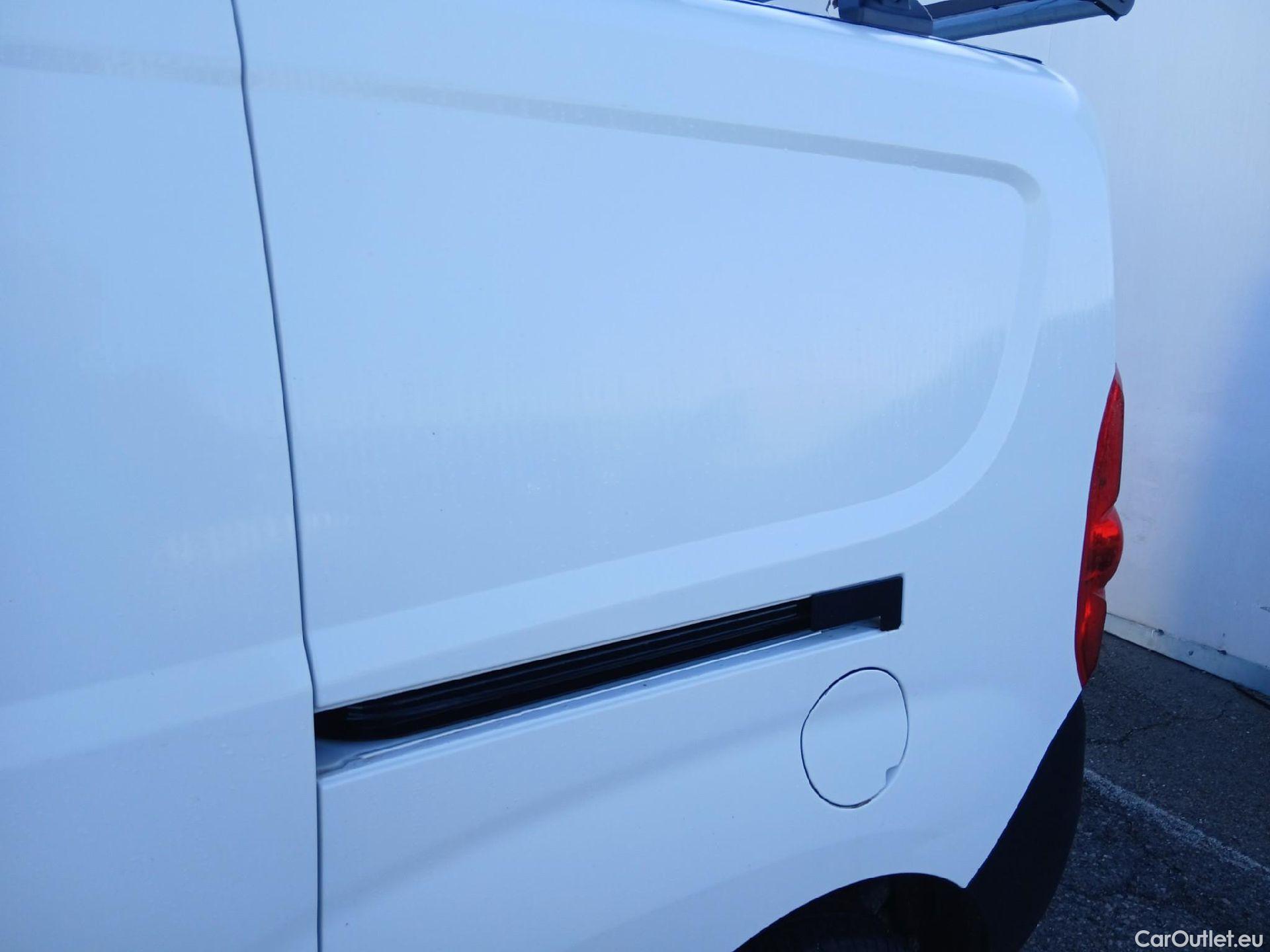  Fiat  Doblo FIAT Doblò Cargo/2015/4P/furgón derivado de turismo Cargo Maxi SX 1.6 Mjet 77kW (105CV) #10