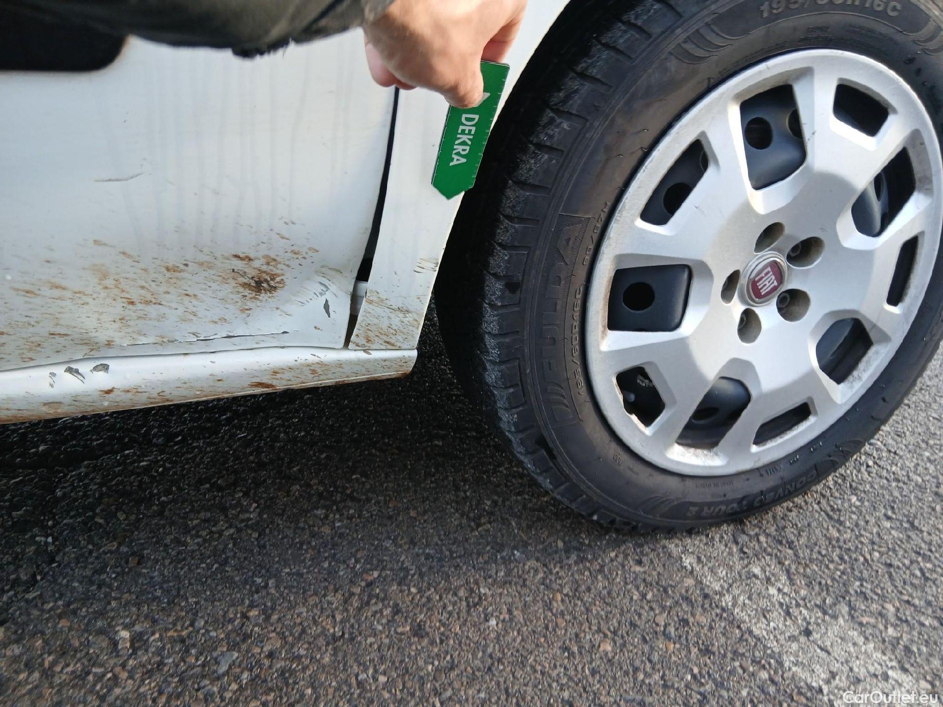  Fiat  Doblo FIAT Doblò Cargo/2015/4P/furgón derivado de turismo Cargo Maxi SX 1.6 Mjet 77kW (105CV) #27