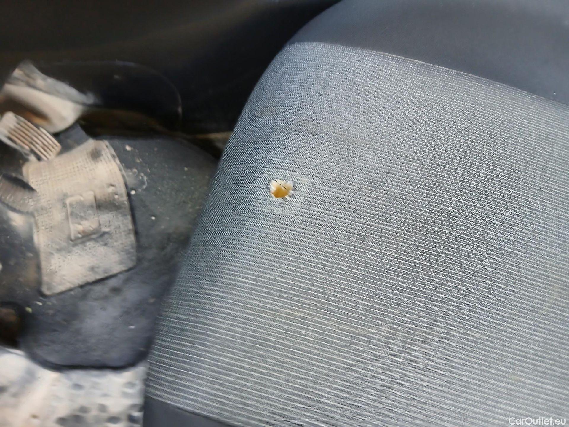  Fiat  Doblo FIAT Doblò Cargo/2015/4P/furgón derivado de turismo Cargo Maxi SX 1.6 Mjet 77kW (105CV) #37