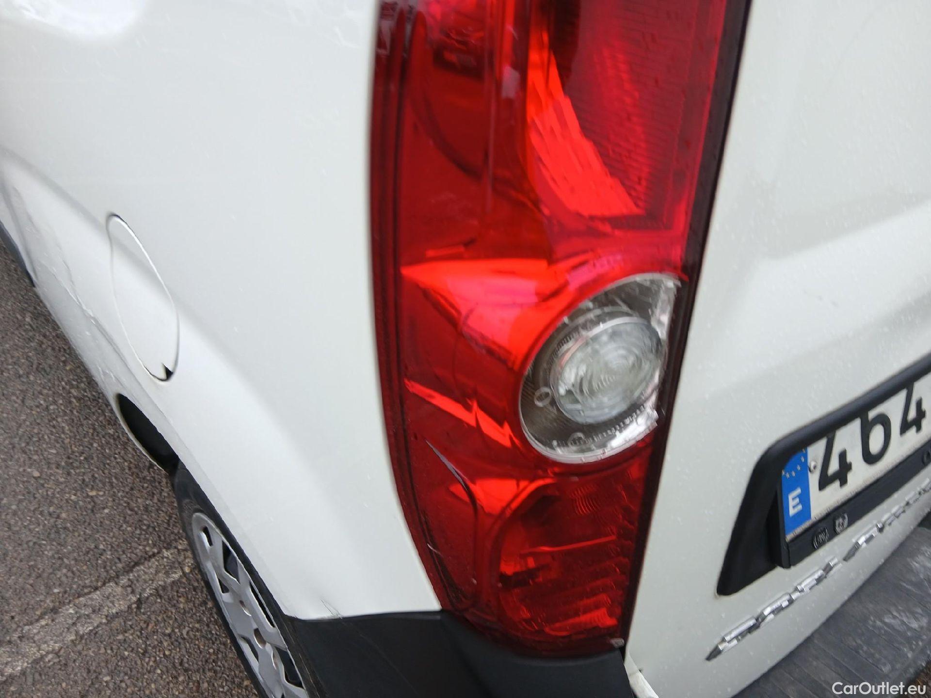  Fiat  Doblo FIAT Doblò Cargo/2015/4P/furgón derivado de turismo Cargo XL Base Plus 1.6 Mjet 78kW (105CV) #23