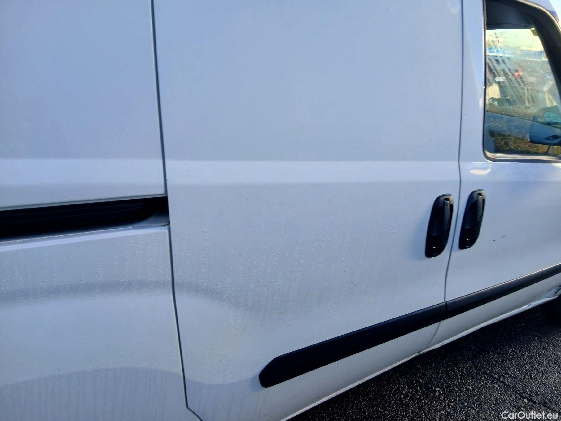  Fiat  Doblo FIAT Doblò Cargo/2015/4P/furgón derivado de turismo Cargo Maxi SX 1.6 Mjet 77kW (105CV) #22