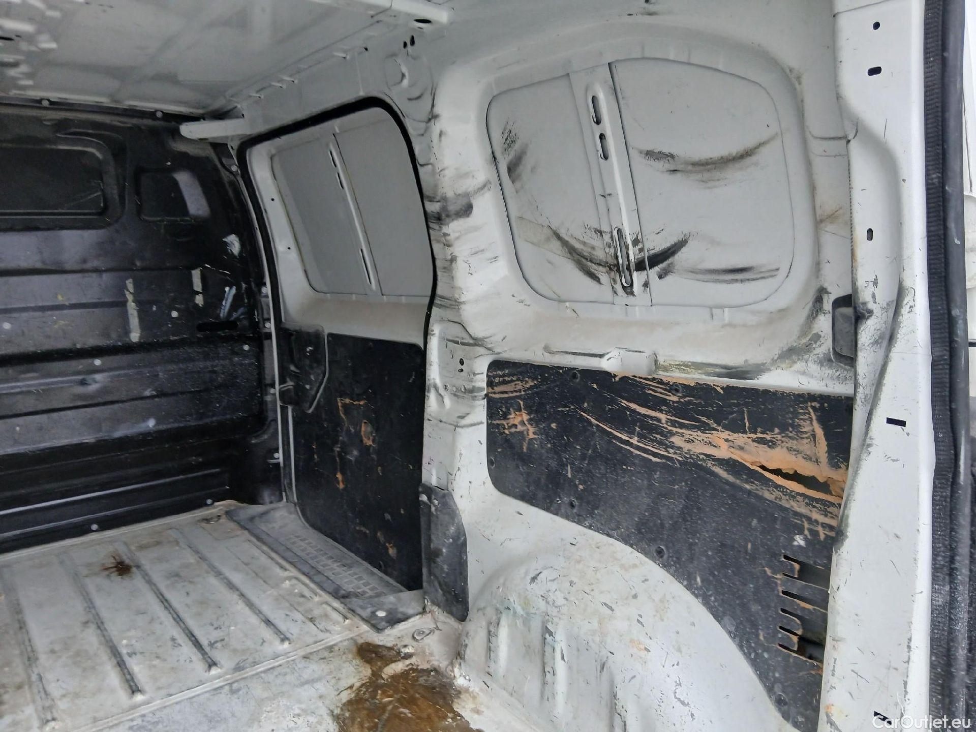  Opel  Vivaro OPEL  / 2019 / 4P / furgón Campaña F2ML 1.5 Diésel 74kW(100CV)M Std Exp #43