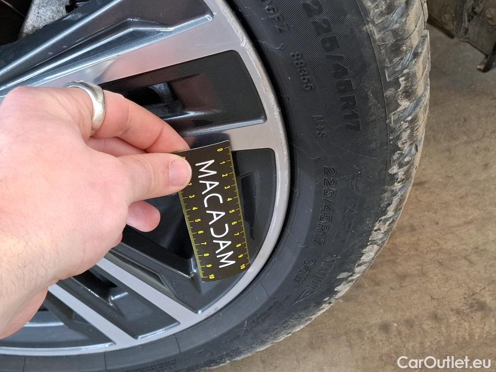  Bmw  Serie 1 BMW Série 1 / 2019 / 5P / Berline 1.5 116I DKG7 Business Design #11