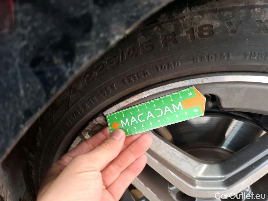  Mercedes  A-Klasse MERCEDES-BENZ Classe A 5p Berline A 200 AMG Line 7G-DCT #33