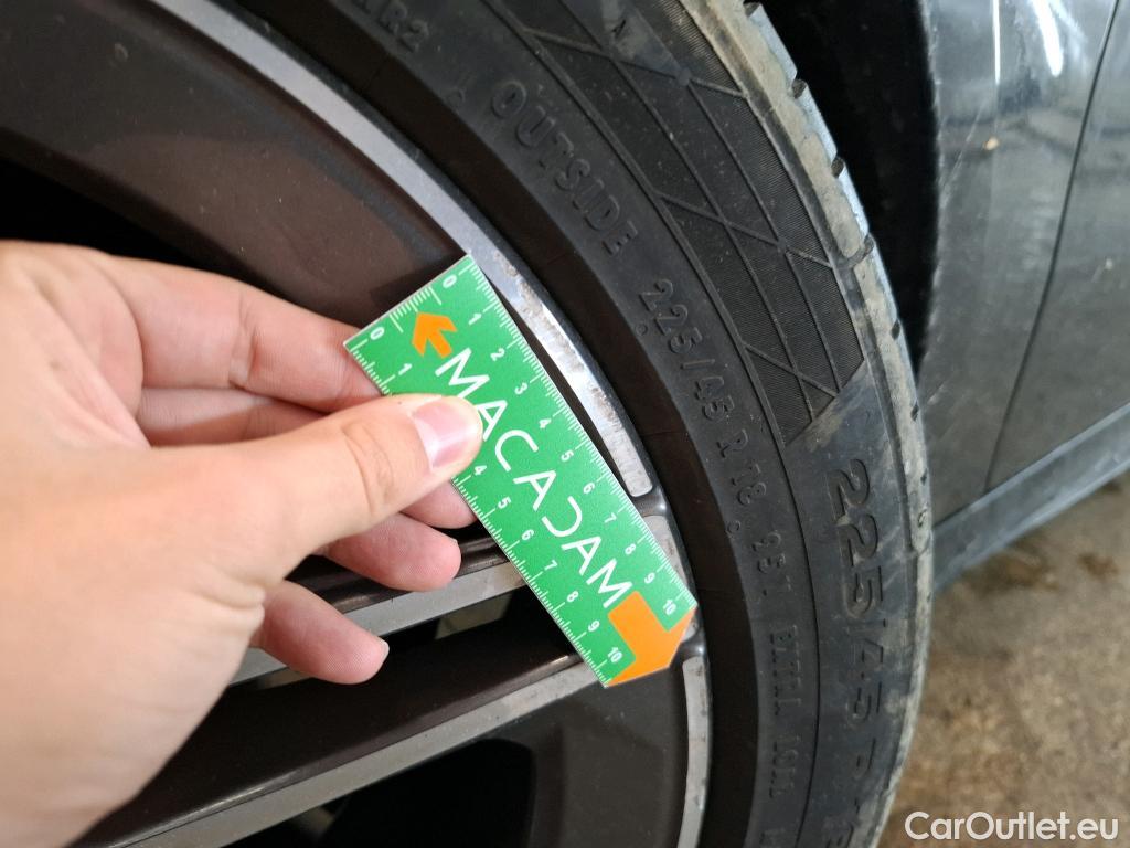  Mercedes  A-Klasse MERCEDES-BENZ Classe A 5p Berline A 200 AMG Line 7G-DCT #26