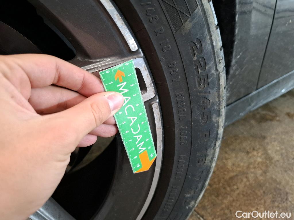  Mercedes  A-Klasse MERCEDES-BENZ Classe A 5p Berline A 200 AMG Line 7G-DCT #27