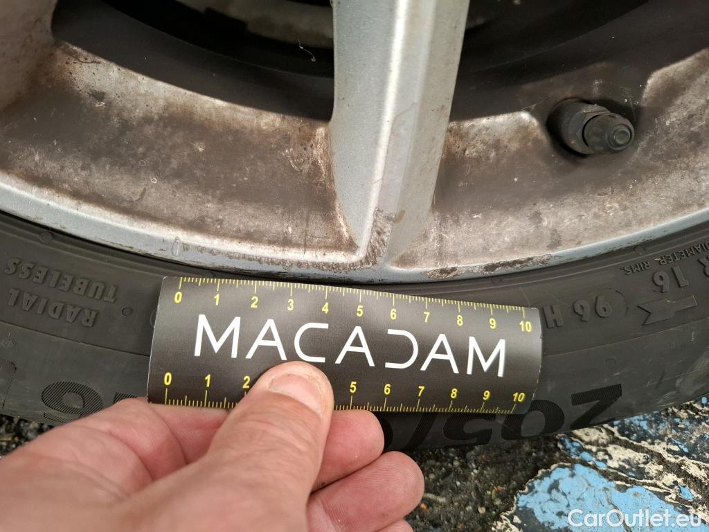  Bmw  Serie 2 Série 2 Active Tourer 216d Lounge 1.5 115CV BVA7 E6dT #27