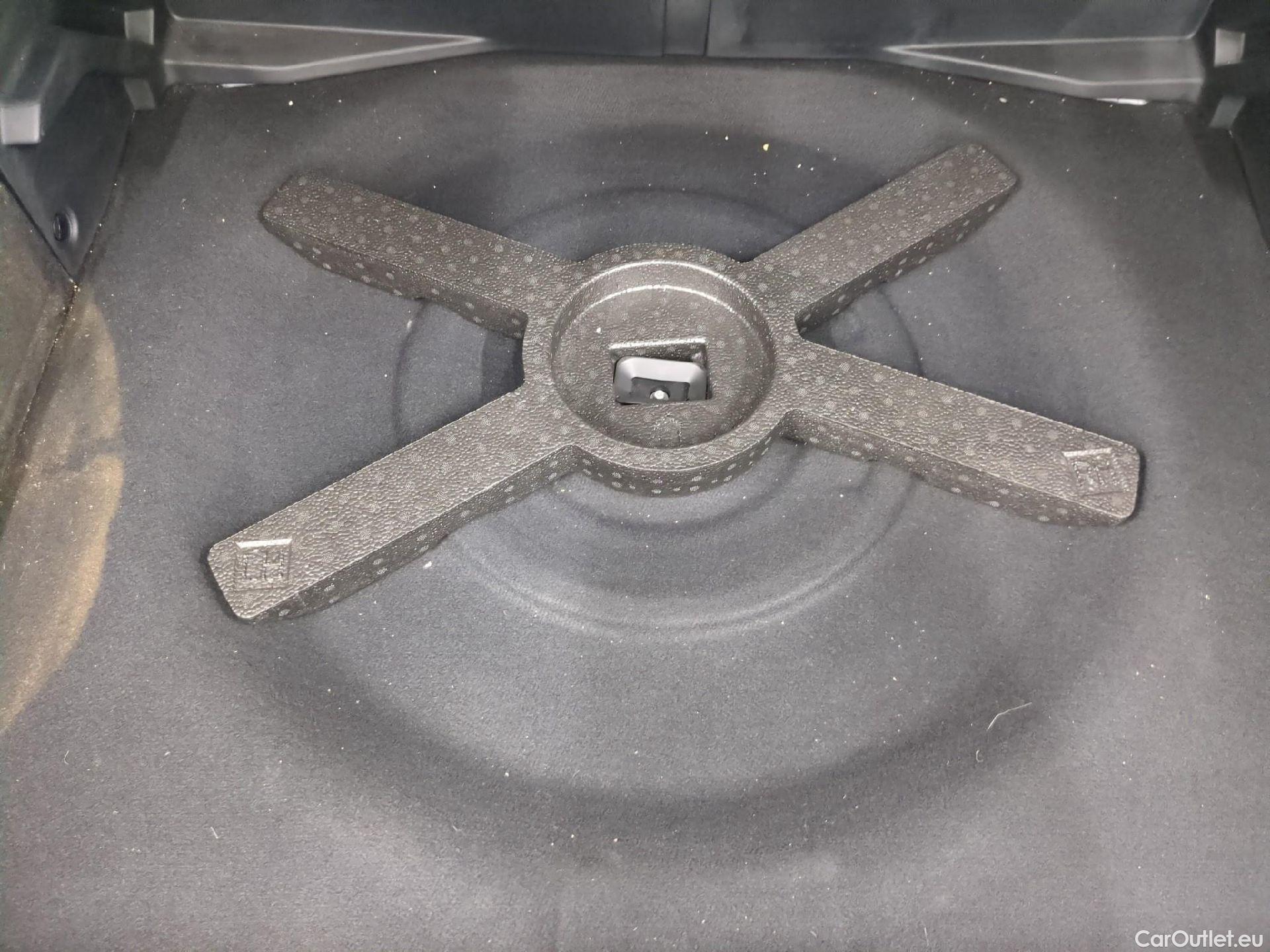  Peugeot  308 PEUGEOT  SW / 2021 / 5P / Break BlueHDi 130 EAT8 ALLURE #1