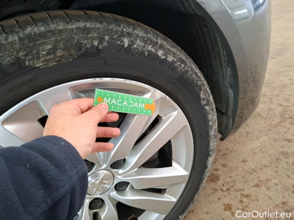  Peugeot  308 PEUGEOT  / 2017 / 5P / Berline BlueHDi 130 EAT8 S&S ACTIVE BUSINESS #28